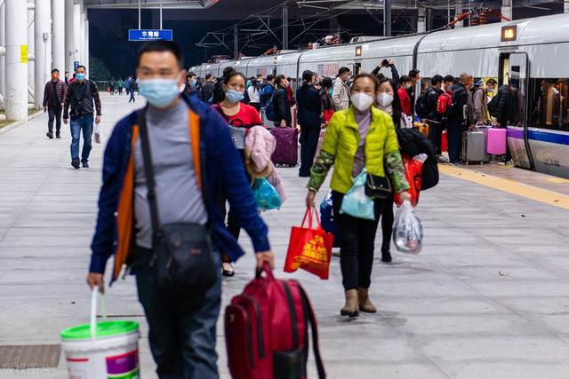 FB体育 FB体育平台多地出台春节返乡新规定！2023年私家车春节返乡规定是怎样的？(图1)