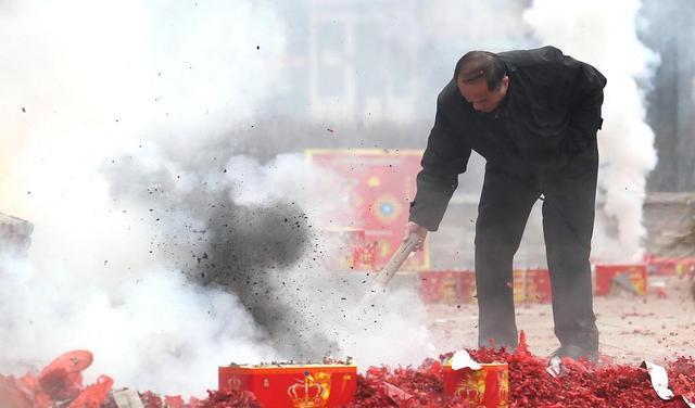 春节燃放烟花爆竹是习俗！为什么要禁止？和这三FB体育 FB体育平台个原因有关(图3)