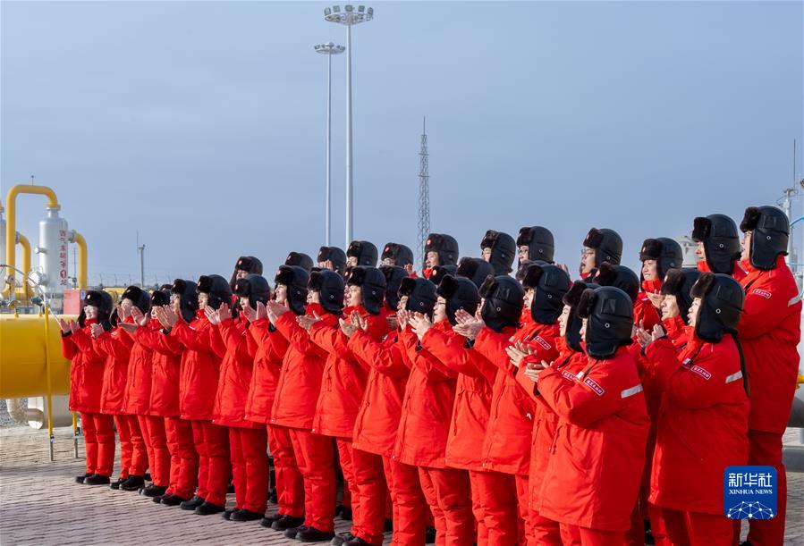 温暖的嘱托 奋进的力量——习春节前夕视频连线看望慰问基层干部群众回FB体育 FB体育平台访(图5)