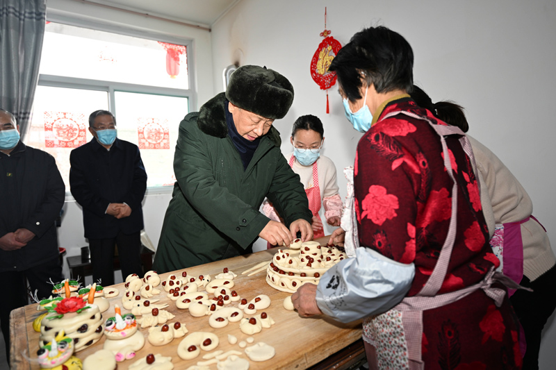 习春节前夕赴山西看望慰问基层干部群众FB体育 FB体育平台 向全国各族人民致以美好的新春祝福(图6)