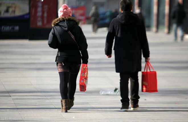 FB体育 FB体育平台中国人为何如此重视过年？如今年味越来越淡还有过年的必要吗？(图8)