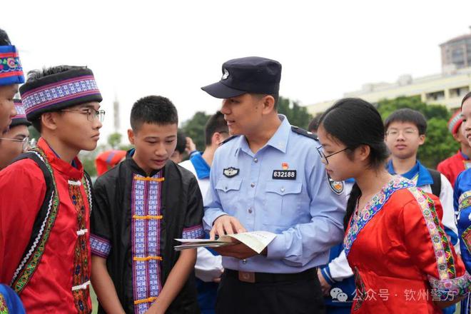 FB体育 FB体育平台钦州市公安局南珠派出所： “民俗+禁毒反诈” 唱响春暖花开三月三(图1)