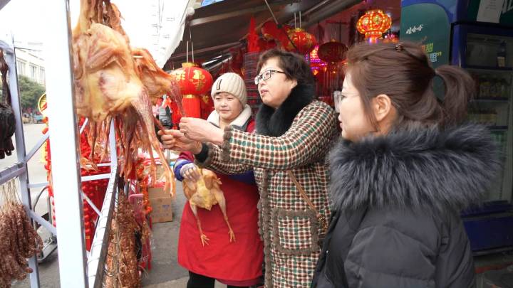 春节临近 临安年货市场年味FB体育 FB体育平台足(图1)